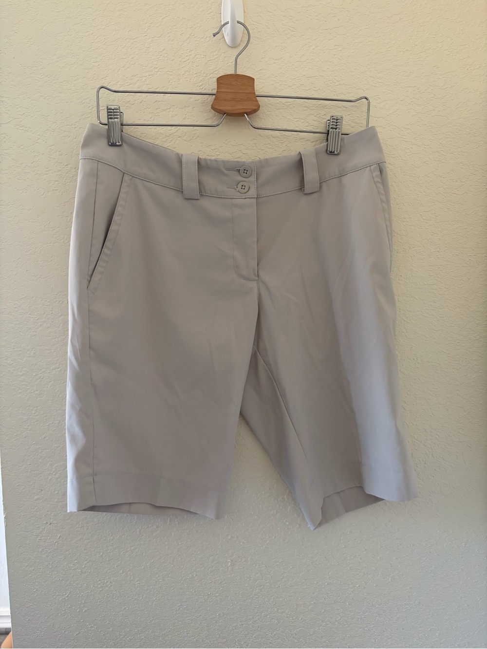 Women’s Nike Golf Tour Performance Shorts Size 6